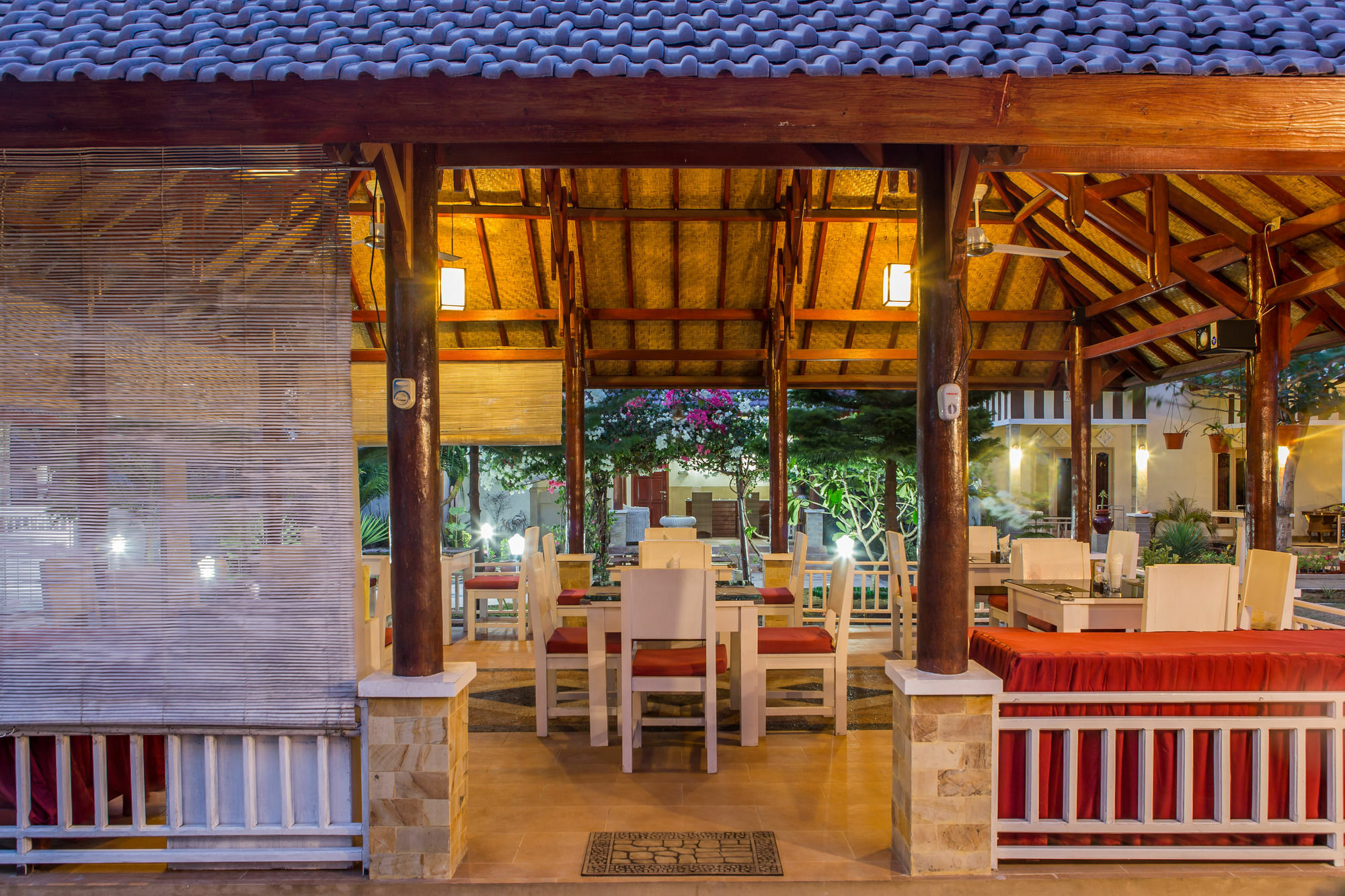 Tropical Hideaways Resort ギリ島 エクステリア 写真