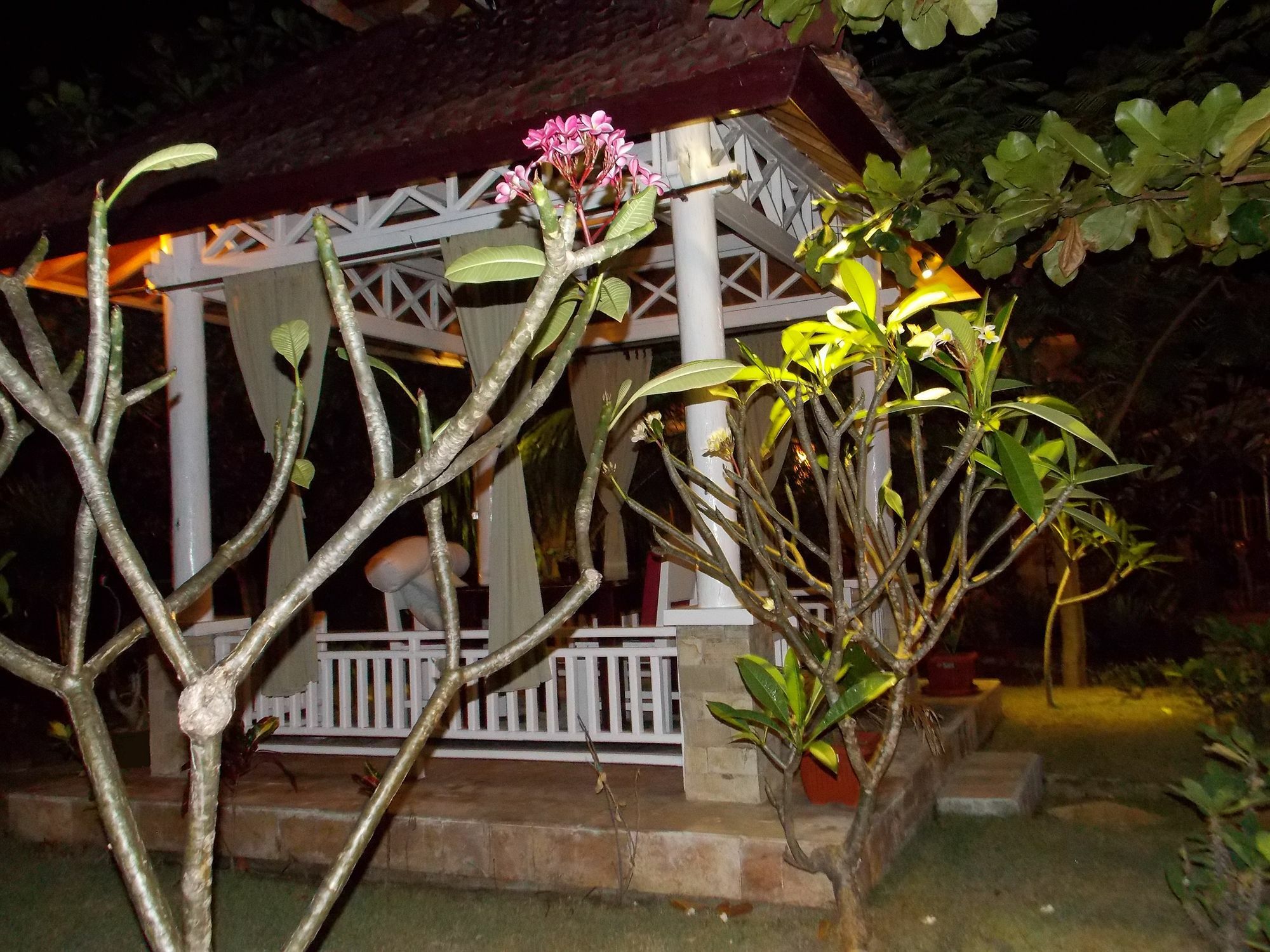 Tropical Hideaways Resort ギリ島 エクステリア 写真