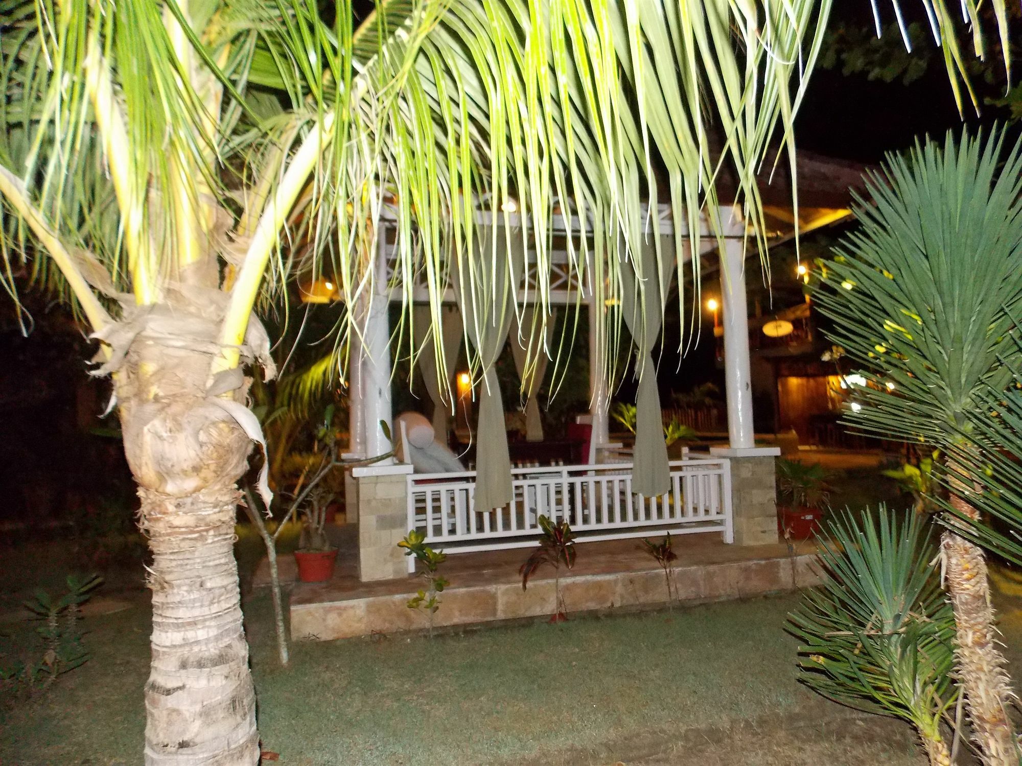 Tropical Hideaways Resort ギリ島 エクステリア 写真
